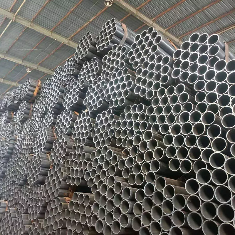 Rovná štrbinová čierna kruhová trubica