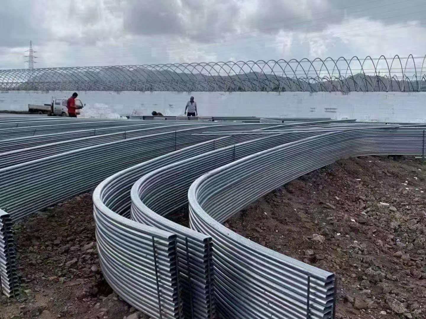 Tenkostenná pozinkovaná eliptická trubica
