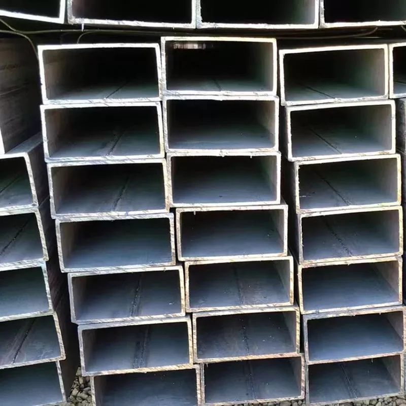 Čierna tenkostenná obdĺžniková trubica